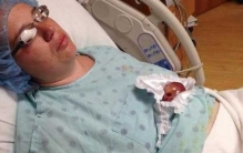 世界上最小的婴儿:仅208克/长24厘米(相当于一支笔长)