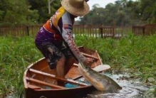 世界上最蠢的鱼，自己送到捕鱼人的手中