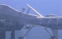 朝鲜阅兵 突然放飞“全球鹰” 朝鲜新型大型无人机飞行