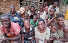 非洲小人族：8岁结婚生子 把捕获大象当成人礼 如今却濒临灭绝