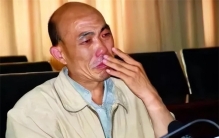 91年河南农民工买了件绿背心 被判16年 差15天刑满却被告知无罪