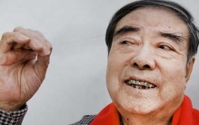 世界上最大的睾丸:重达120斤(没有适合他的裤子)