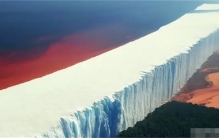 该男子称，他看到了澳大利亚的“冰墙”后面，之前它被栅栏围起来