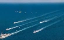 1995年美国海军演习中，一艘不明水下航行器被击中。它属于谁？