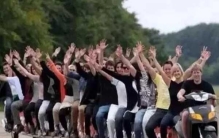 世界上最小的摩托车：整体仅2公斤(但可承受一个成人)