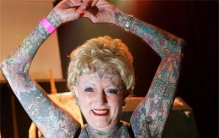 世界上纹身最多的老人 几乎被墨水浸染（最多纹身）