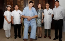 王峰军真实身高是多少?因患巨人症高2.55米(被传谎报)