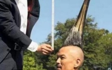 世界上最高的莫西干发型:高高耸立在头顶(全长1.18米)