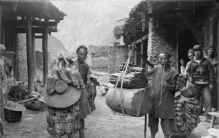 1933年四川古城眨眼成湖幸存者连跳几十个壕沟却丢了孩子