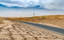 5分钟带你穿越世界最长沙漠公路，它获吉尼斯世界纪录，中国制造
