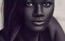 世界上最黑的女人，晚上出门可以隐身（最黑女人）