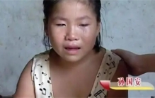 父亲智障母亲瘫痪 十岁女孩饱受苦难（悲惨生活）