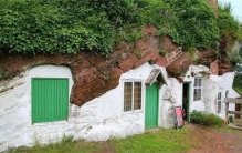 石头里凿出的房屋：已有1300年历史，启发了霍比特人的诞生