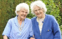 世界第一大嘴:长17厘米(随意拿进拿出可乐罐14次)