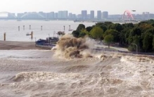 世界上最出名的涨潮，浙江钱塘江的潮涌（钱塘江大潮）