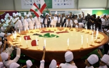 世界上最大的炸鹰嘴豆泥球:重10吨(三百名厨师协作完成)