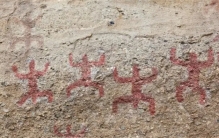 澳大利亚的乌卢鲁岩画 是什么人刻画的（神秘岩画）