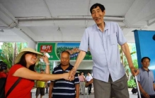 世界上最长的臂毛:长达21.7厘米(相当于齐肩短发的长)