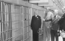 美国著名医学院，被爆用2600名囚犯实施残酷实验，如今终于道歉