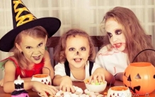 华少开了档讲鬼故事的节目结果试听时听到一个女声说好想你