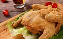 美国人喜欢吃炸鸡，但不敢请黑人吃炸鸡和西瓜，怕被打爆头！