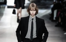 奶酷少年脸成高奢新宠模特多亏了她满脸的雀斑