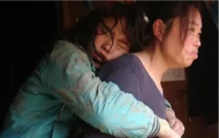 四川13岁女孩像蛇一样爬行「2008年四川13岁少女变34蛇娃34趴地上匍匐行走邻居冤孽病」