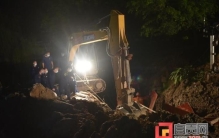 8小时创生命奇迹成佳镇被泥沙掩埋的工人救出来了