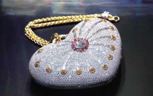 世界最贵的包:镶嵌4500颗钻石(价值2649万元)
