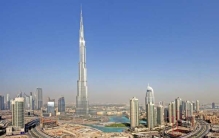 世界上最高的楼:哈利法塔，高828米(花100亿提高知名度)