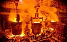 钢水有多可怕 人掉进钢水里会是什么感觉 炼钢工人：我太难了