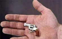 世界上最小的戒指手枪 手枪戒指是如何被发明的
