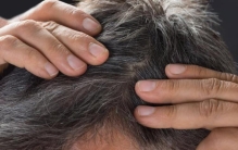 白头发真的不能拔吗拔了会咋样,为什么白头发不能拔太多