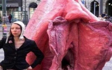 世界上最大的女性生殖器:阴周48.26厘米(生23.6斤巨婴)