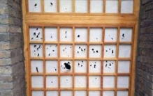 我国古代没有玻璃，只有简单的窗户纸，他们如何防止被偷窥？