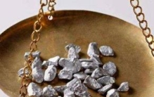 古人吃完放下碎银子就走，店小二为何不清点阻拦呢 （有经验）