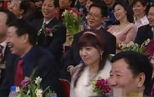 2014春晚鼓掌白衣女孩身份揭秘，移动老总女儿/身份曝光