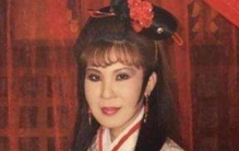 西门大妈杨钧钧年轻照片，65岁演鸳鸯戏水网友直呼辣眼睛