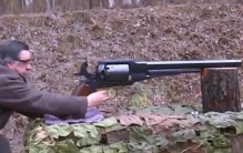 世界上最大的手枪:枪管1米多(口径2.8厘米/需双手抱起)