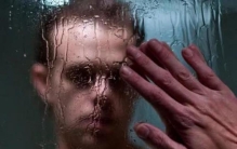 半夜千万不要照镜子鬼片「看完不敢照镜子这部猛片你怕不怕鬼镜」