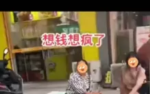 两妇女囤积大量食盐后，街边摆摊售卖，竟无人问津，行为令人费解