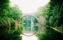 世界上最漂亮的拱桥魔鬼桥 从魔鬼手里骗来的德国拉科茨桥