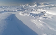 南极冰层隐藏着坠毁UFO 卫星拍到奇怪结构 它究竟是什么