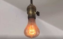 世界上寿命最长的白炽灯:点亮115年仅断过两次电