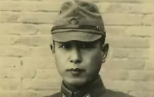 妻子被日军折磨致死，他活捉了日本军官后，拔光了他妻子的头发