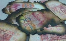 火化时发现21万元人民币,男子火化后骨灰里突然出现金属物