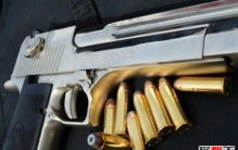 世界上最漂亮的枪 沙漠之鹰手枪王者威力巨大