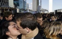 接吻速度最快的吉尼斯世界记录:30秒内吻了42名男子