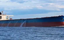 航行中的轮船两侧，为什么一直在向外排水？难道是船底漏水了吗？