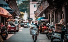 塑料循环经济之痛：塑料瓶回收率超95%，大量塑料颗粒却依赖进口